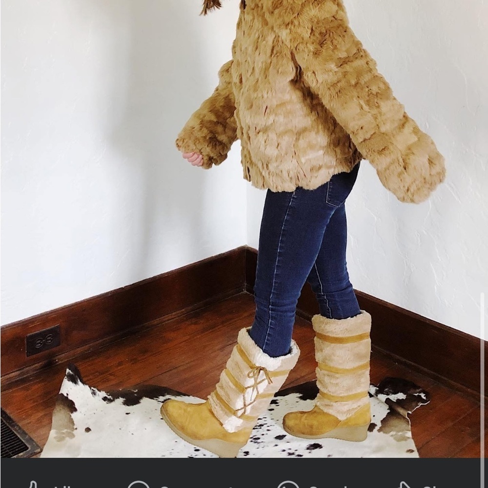 vintage 70's SNOWLAND Beige Suede TALL lace up side faux fur wedge boots size 9
